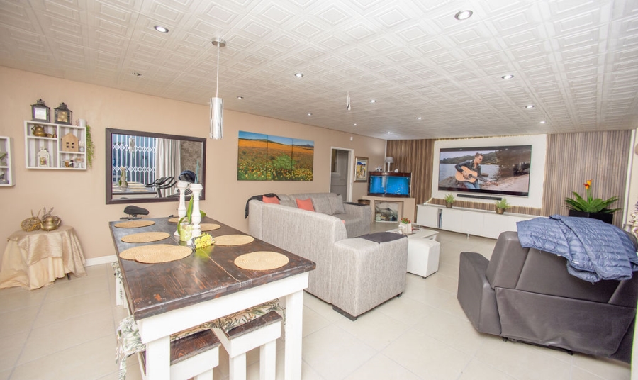 3 Bedroom Property for Sale in Sunnyridge Eastern Cape
